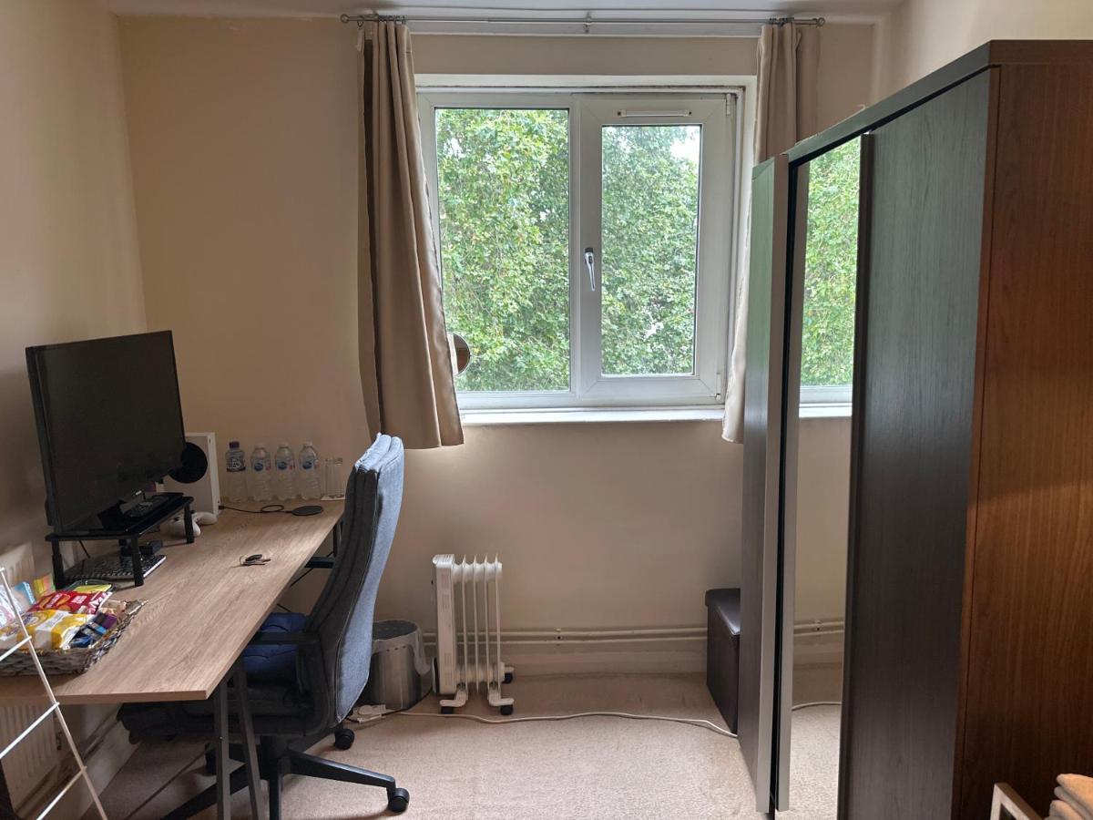 Cozy Room In Shared Home Near Canary Wharf لندن المظهر الخارجي الصورة
